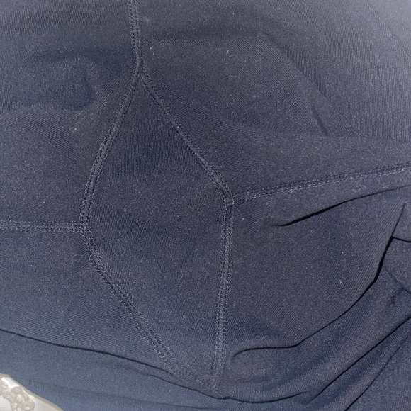 Lululemon Woman’s Cropped Leggings Size 8 - Picture 9 of 9